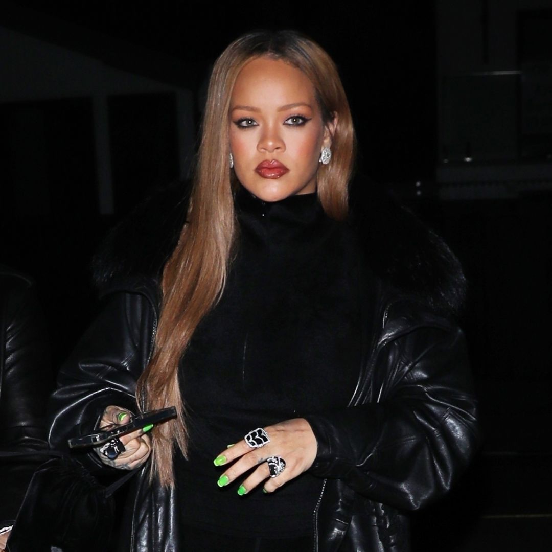 ② rihanna　225 55 19 🤰🖤 #rihanna