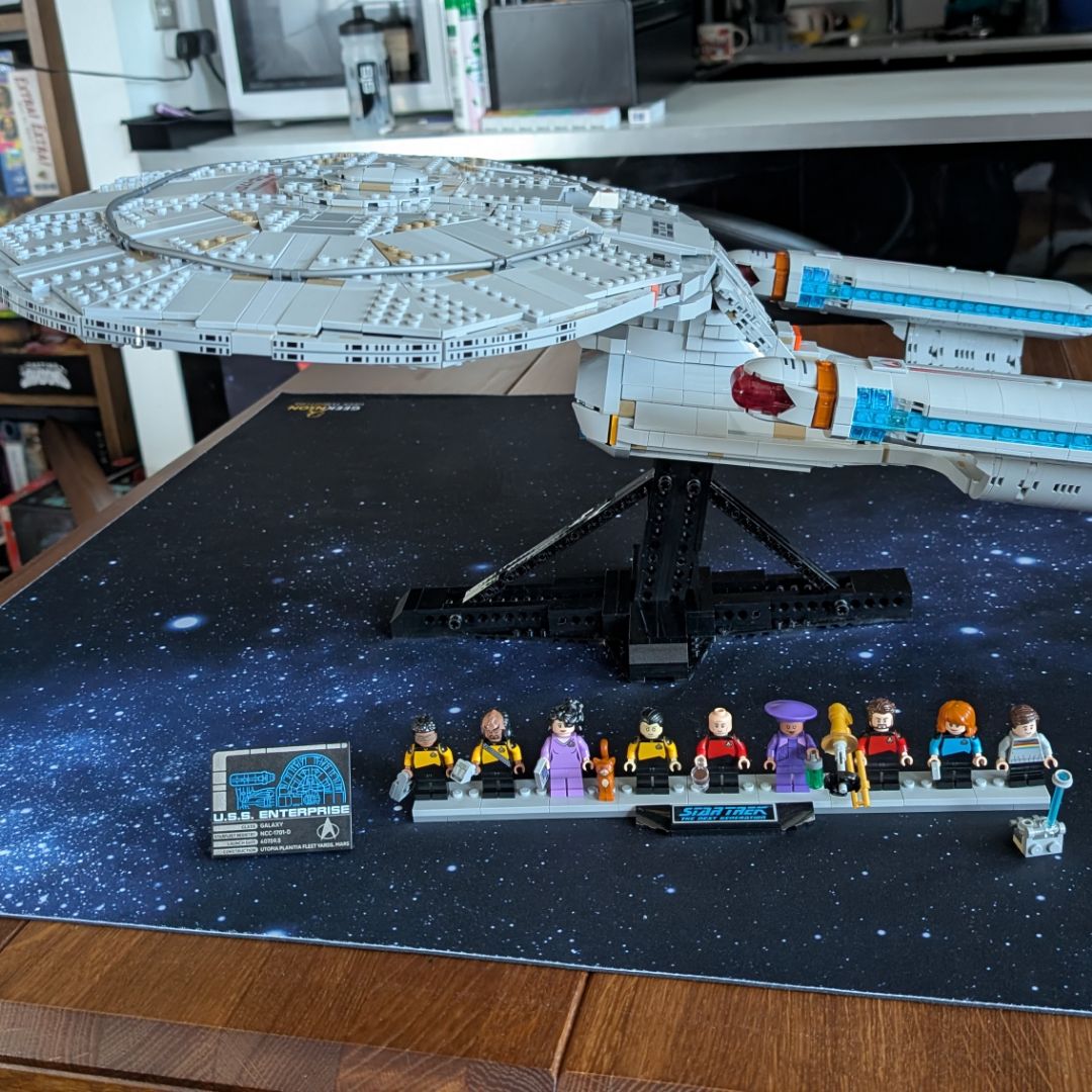 Lego U.S.S. Enterprise NCC-1701-D review | Space