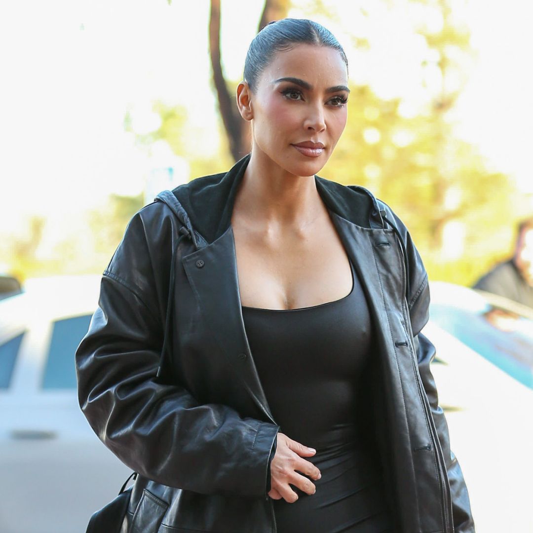 nonno‼️KIM'S 黒 鹿皮　レザー ロングコート Kim Kardashian's Leather Trench Coat Outfits Are Ideal Fall Inspo
