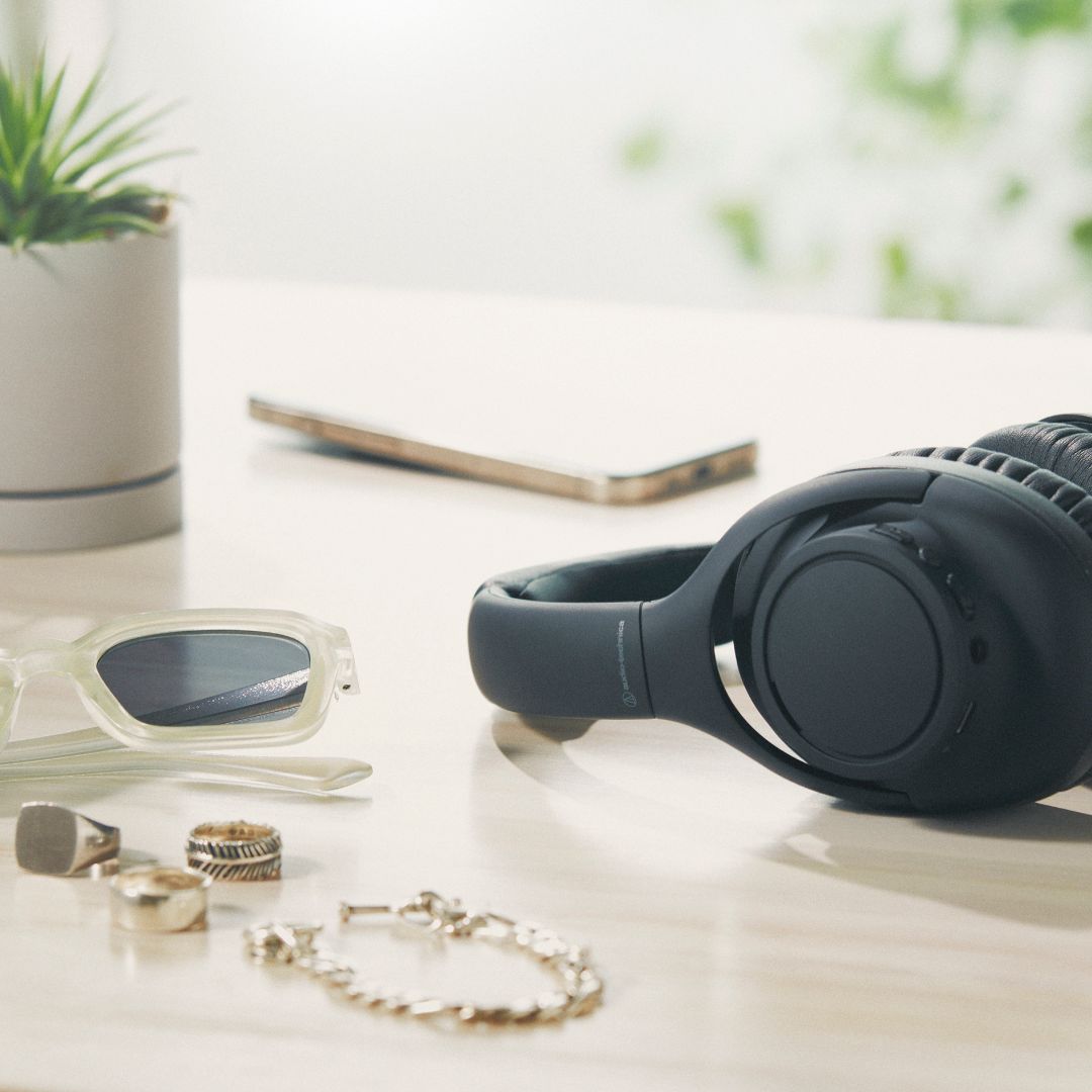 audio-technica ATH-S300BT ベージュ Amazon.com: Audio-Technica ATH-S300BTBG Wireless Headphones, Beige