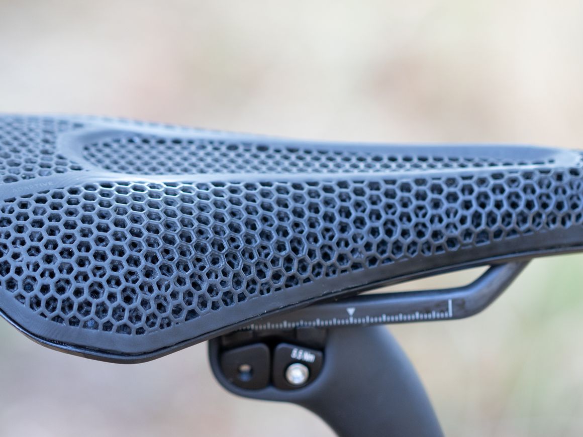 パーツ Fizik VENTO ARGO R1 ADAPTIVE 140mm Fizik Vento Argo R1 Adaptive saddle review: Incredibly