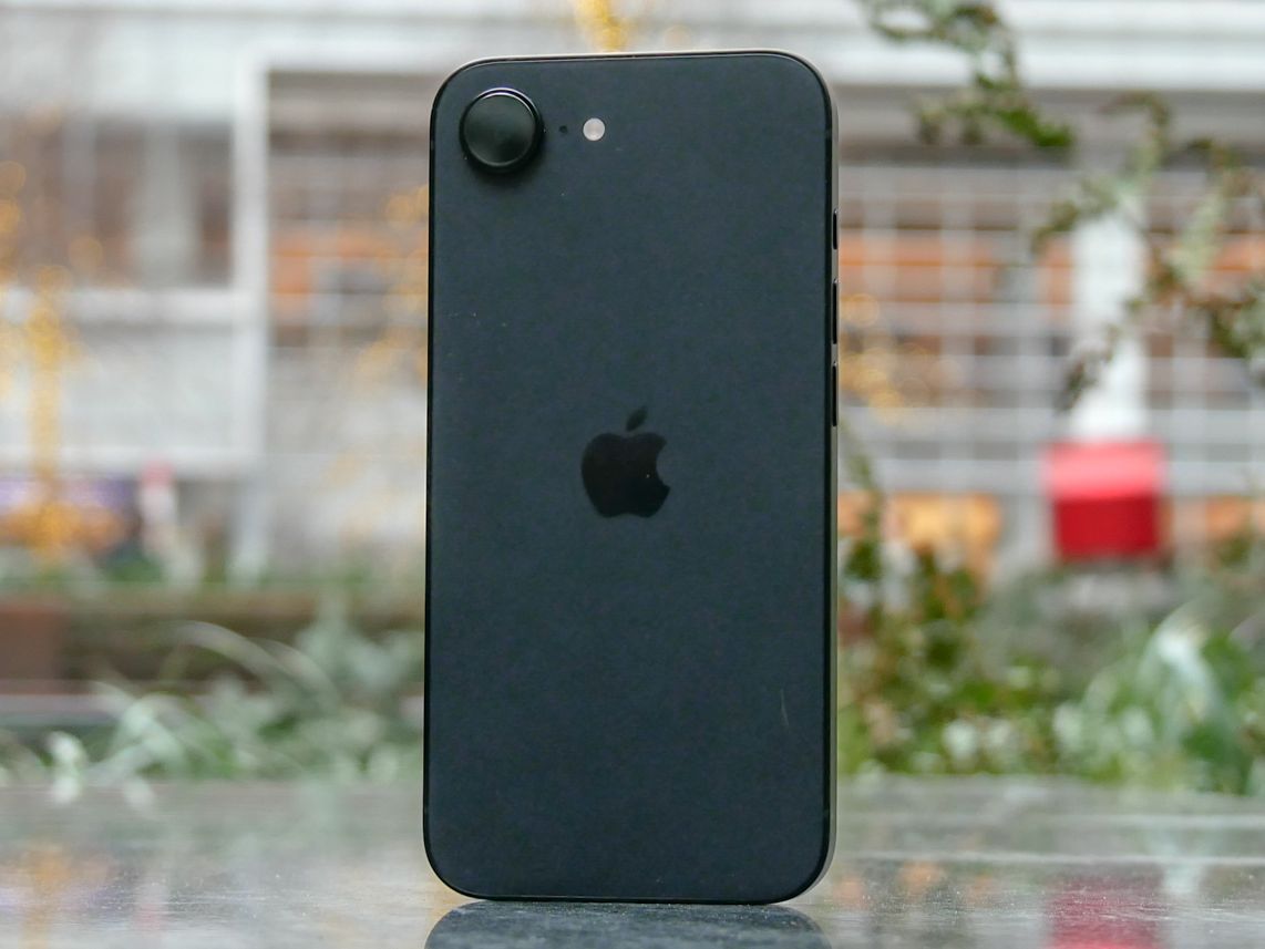 Apple iPhone 16e ブラック 6.1インチ Apple iPhone 16e review: The right trade-offs? | Tom's Guide