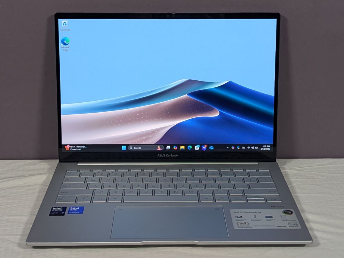 Asus Zenbook 14 UX3405CA: Great power comes with poor