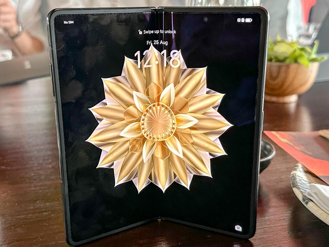 Honor Magic V2 hands-on: The best-designed foldable phone yet