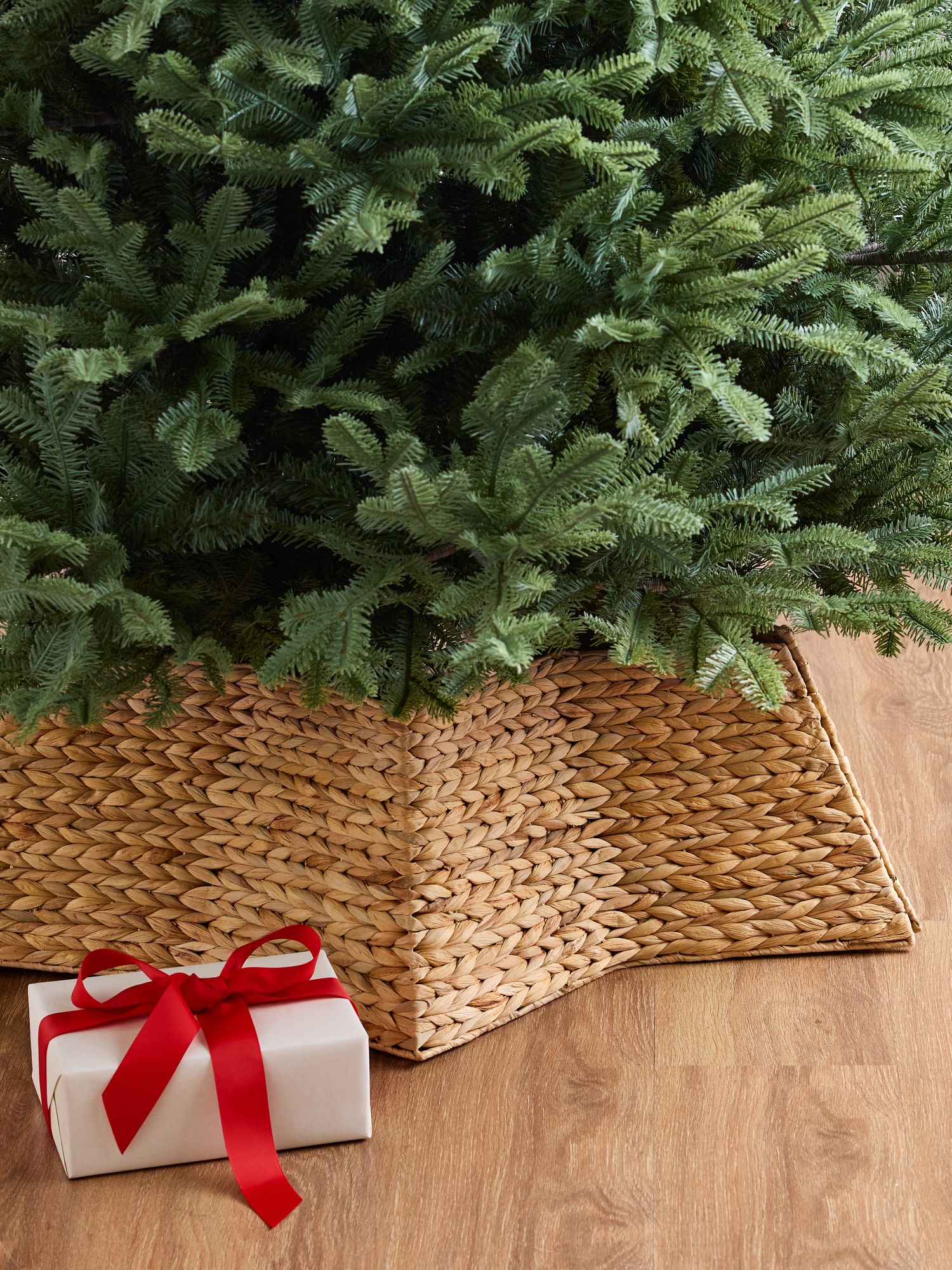 Star Woven Christmas Tree Collar