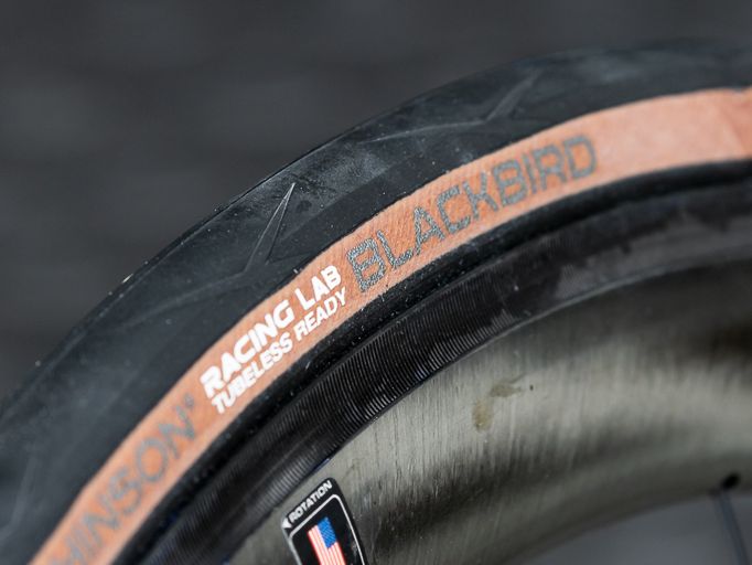 パーツ HUTCHINSON BLACKBIRD RACING LAB 28C TLR Hutchinson Blackbird Racing Lab TLR road tyre review | Cycling Weekly