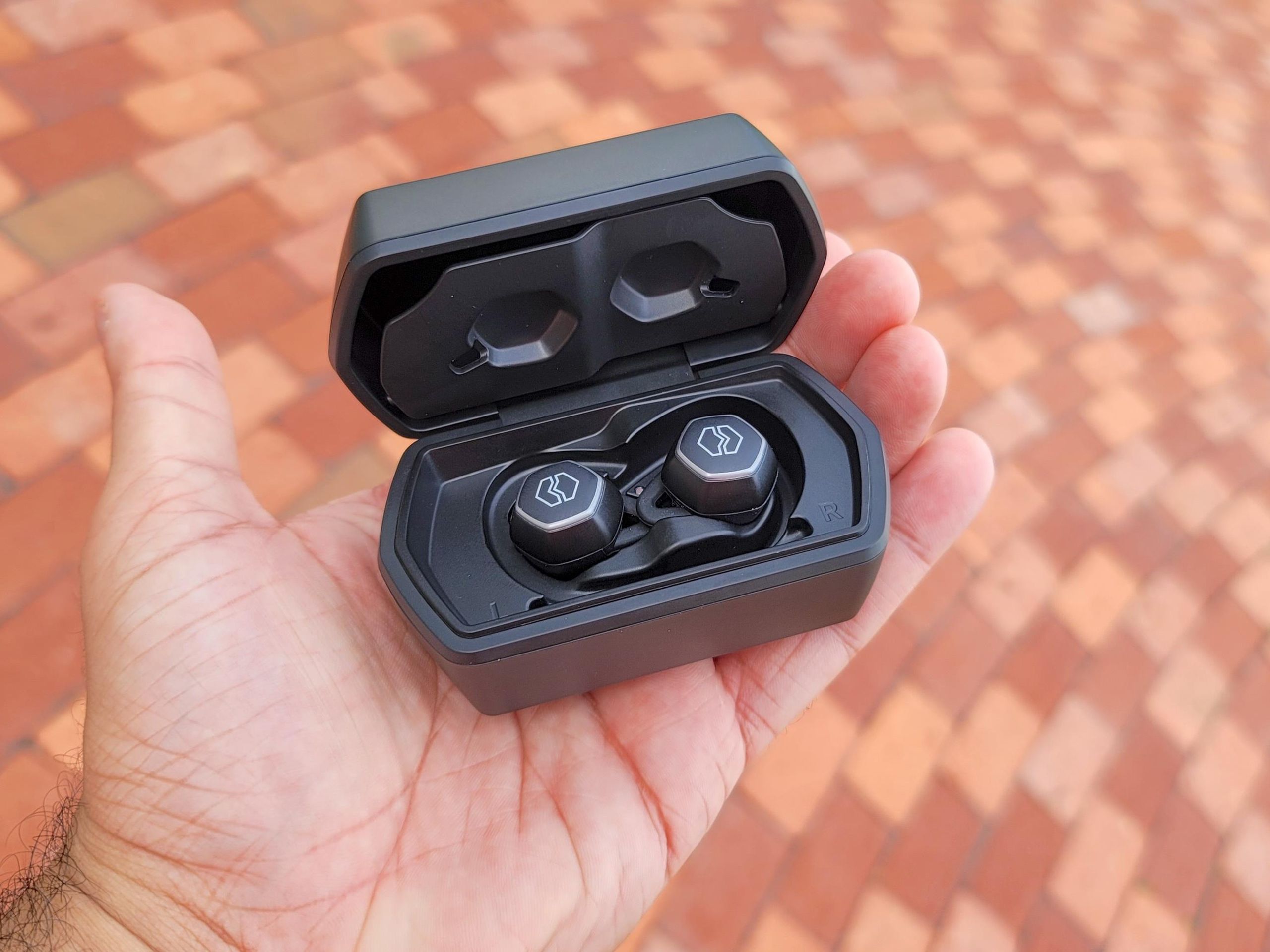 v-moda HEXAMOVE PRO ワイヤレスイヤホン V-Moda Hexamove Pro Review | PCMag