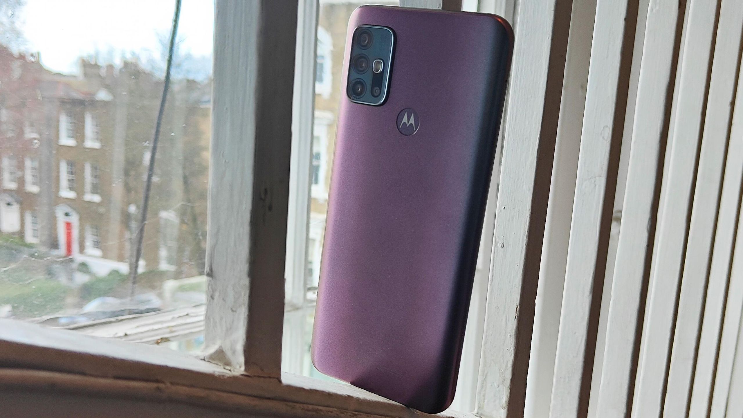 【美品】Motorola moto g30 グラデーションパープル 本体 Uof9RCSYwxMHnk2UTEwoLT.jpg