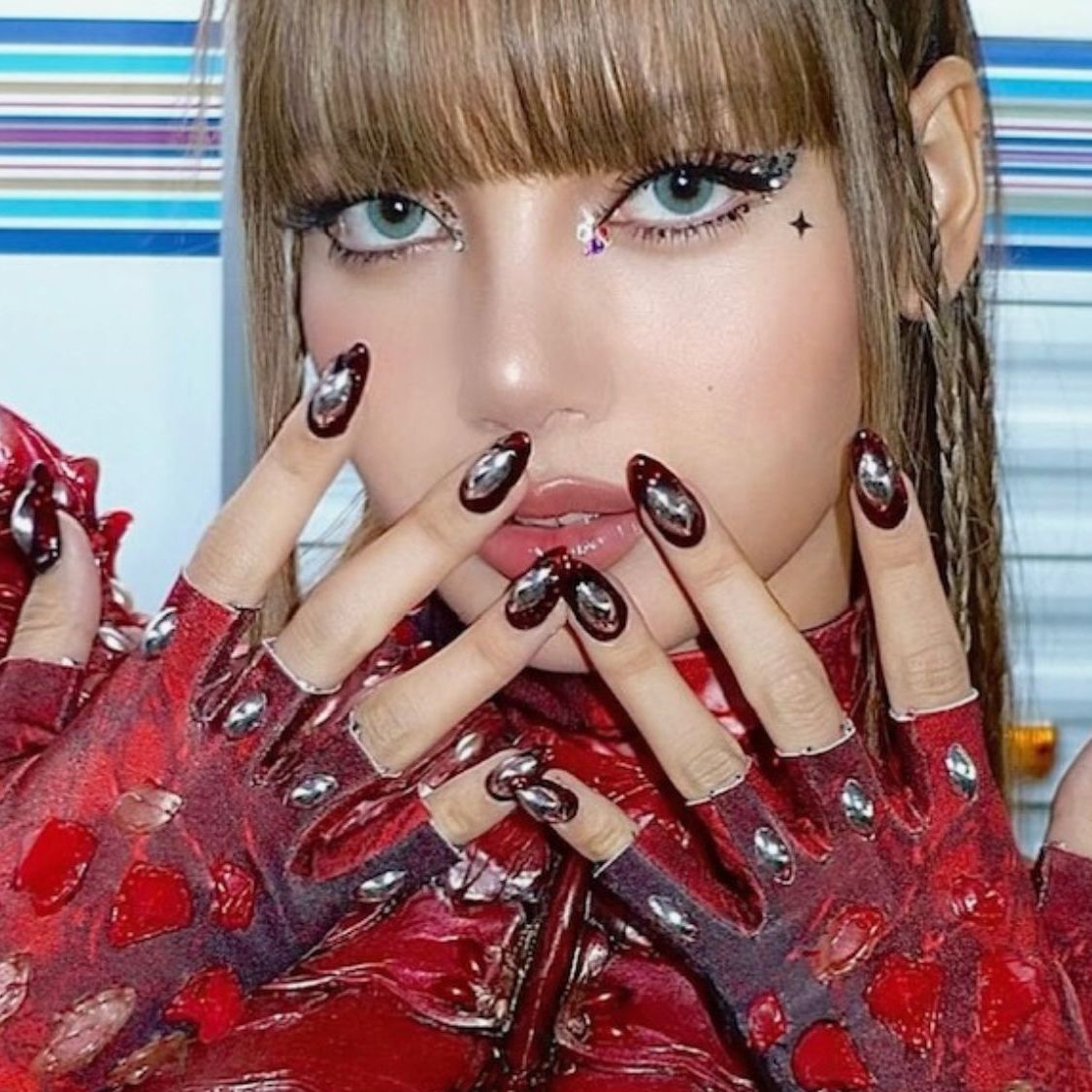 See Lisa's Futuristic Twist on Selena Gomez's Red Manicure | Who