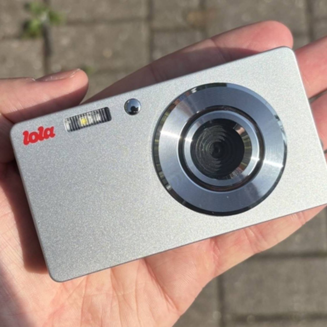 I swapped my iPhone's camera for this Y2K-inspired digicam — and