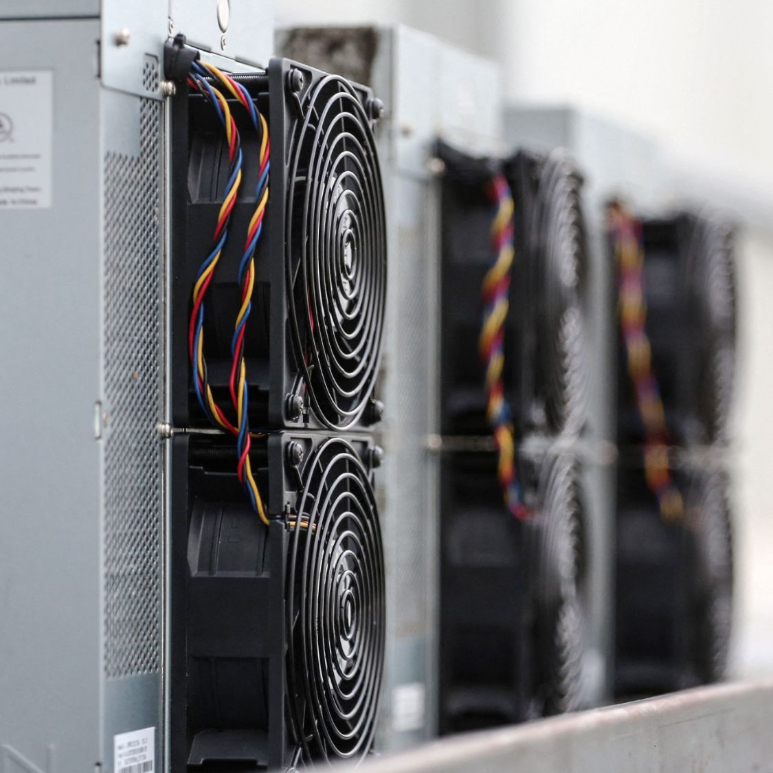 Major Bitcoin mining firm pivoting to AI, plans to fully abandon crypto  mining by 2027 as miners convert to AI en masse — Bitfarm to leverage 341  megawatt capacity for AI following