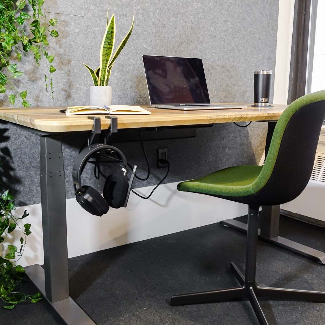 The 6 best desks in 2025 | Tom's Guide, image size:1125x1125