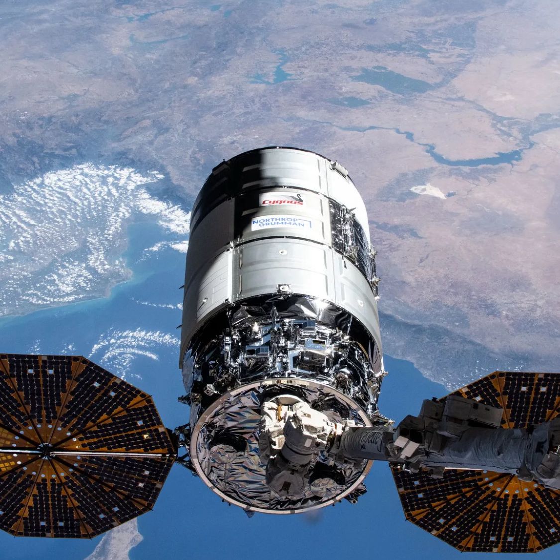 Northrop Grumman's Cygnus XL cargo spacecraft suffers thruster