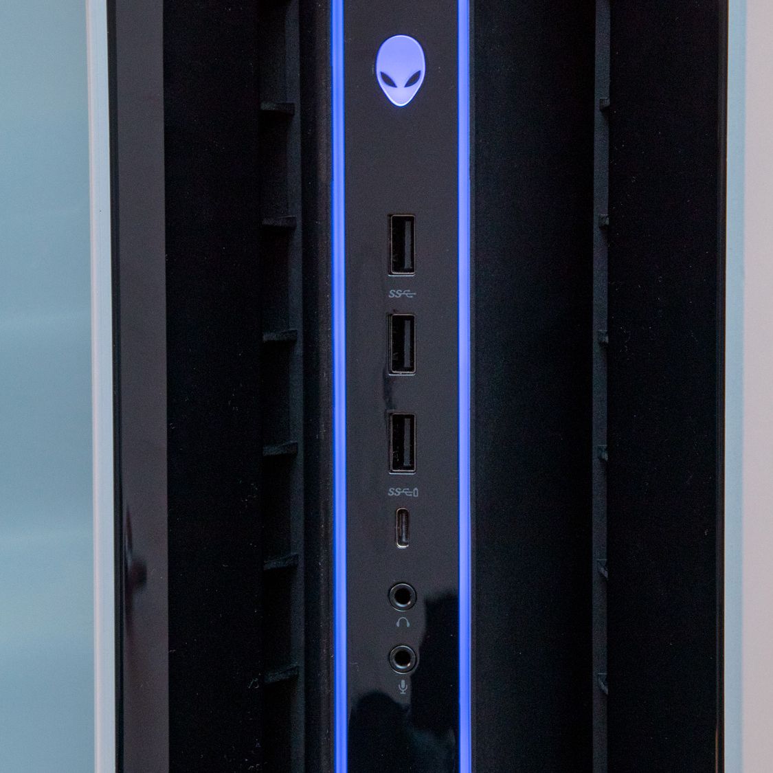 DELL - Alienware Aurora R10 Ryzenモデル　モニター付き Amazon.com: Alienware Aurora R10 Gaming Desktop - AMD Ryzen