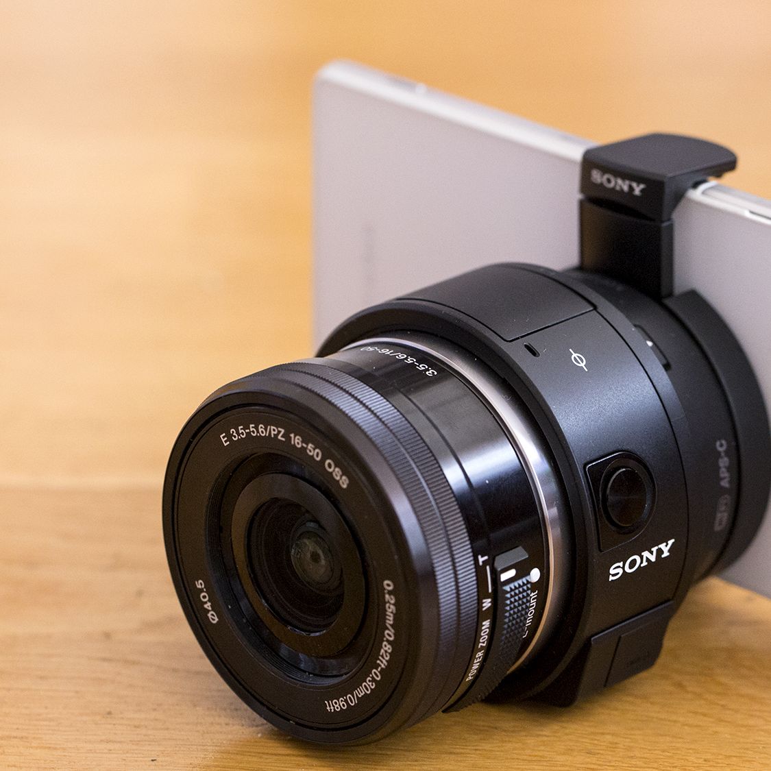 【セール】SONY QX1本体と30mmf2.8レンズとレザーケース付き ソニー、Eマウントに対応したレンズスタイルカメラ「ILCE-QX1」など