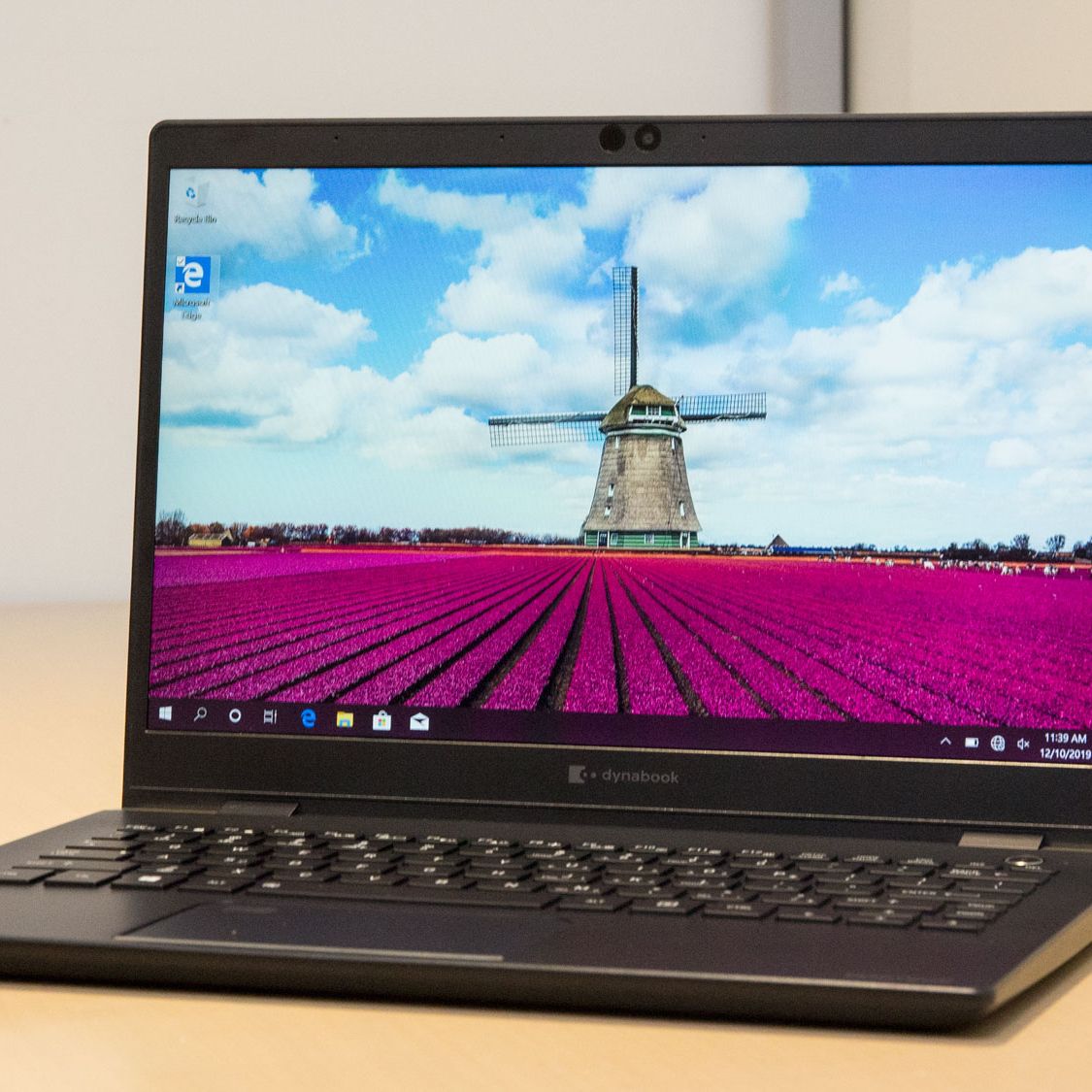 Hands-on review: Dynabook's Portégé X30L weighs less than 2 pounds