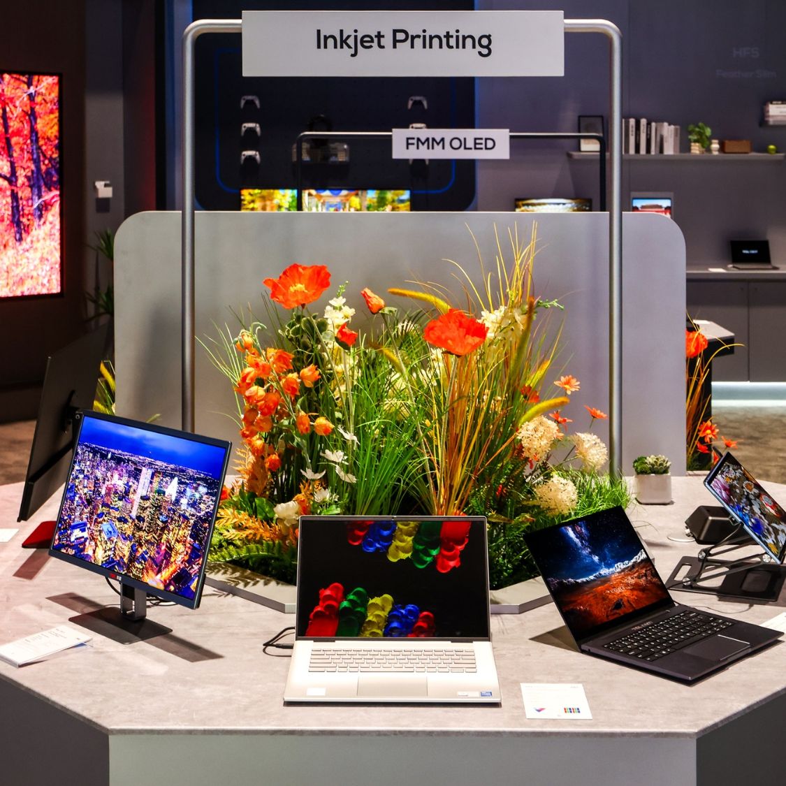 Lenovo announces world's first laptop with inkjet-printed OLED