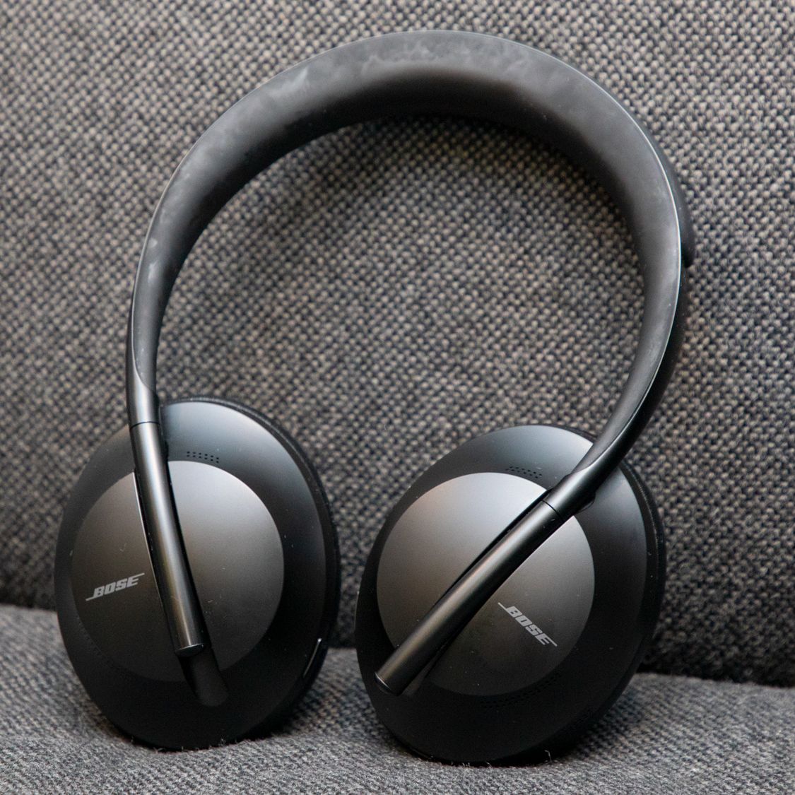 ボーズ　BOSE NOISE CANCELLING 700 Amazon.com: Bose Noise Cancelling Headphones 700 UC, with
