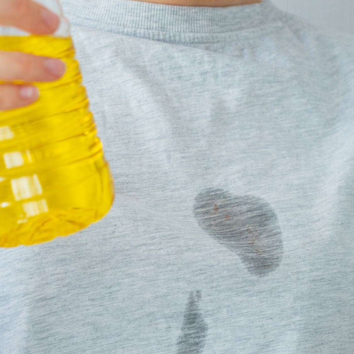 How to Remove Car Oil Stains from Clothes: Easy & Effective Tips