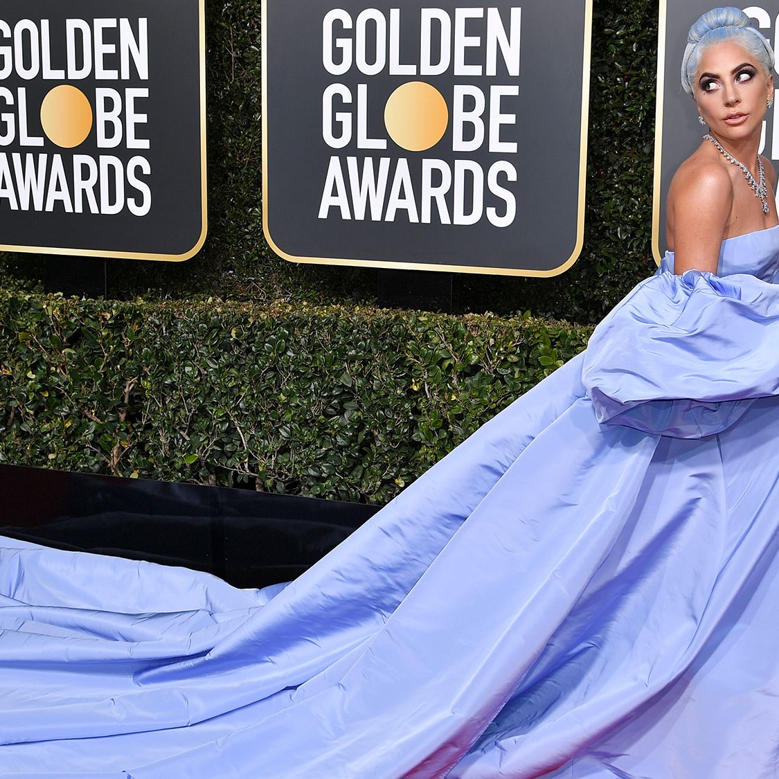 lady gaga periwinkle dress The hidden meaning behind Gaga's epic Golden Globes SEGRETI 6/12