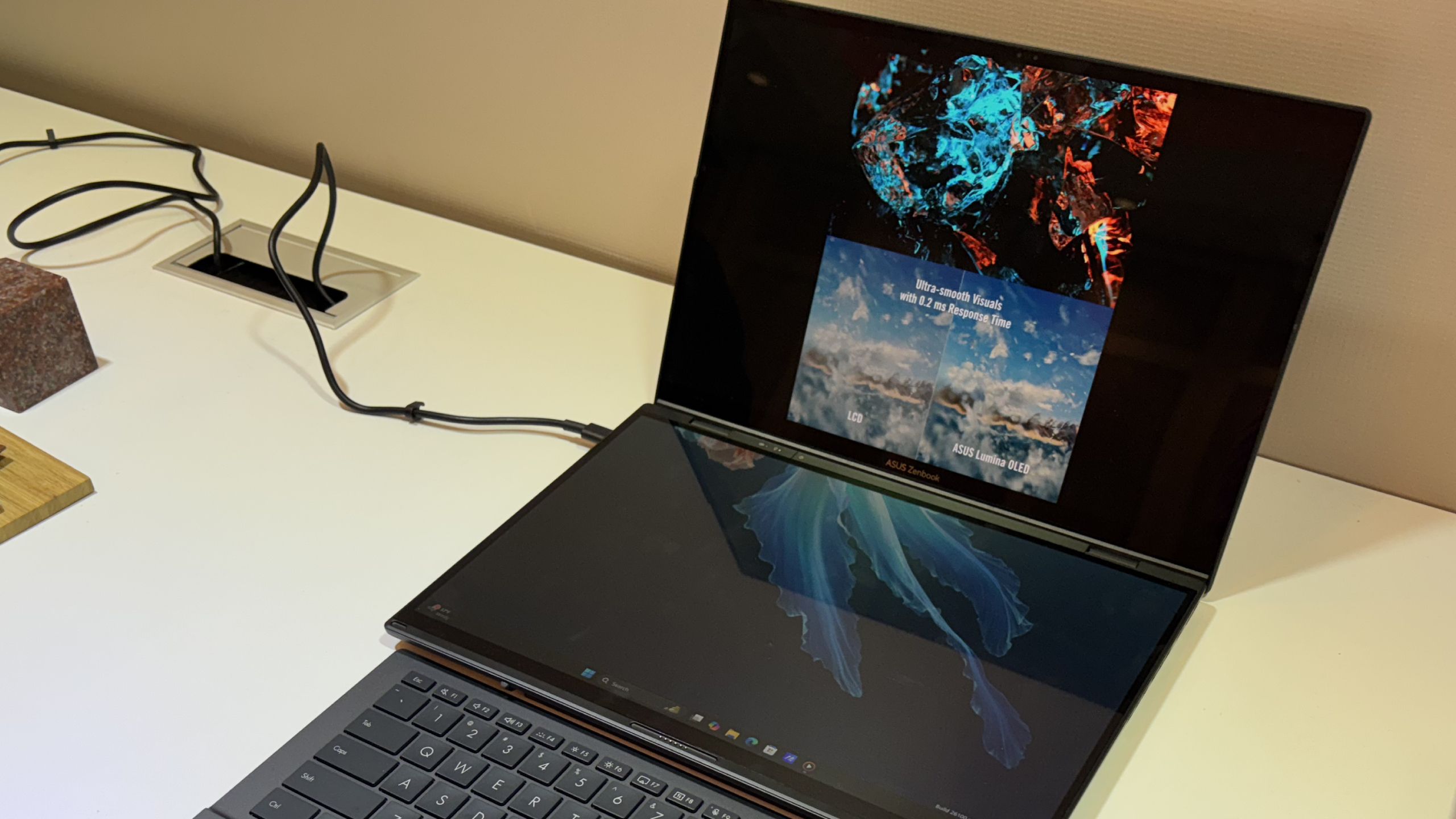 値下げ 匿名配送 送料込み Zenbook DUO (2025) ASUS Zenbook Duo (2025), AI, Dual 14” WUXGA OLED Touch Laptop