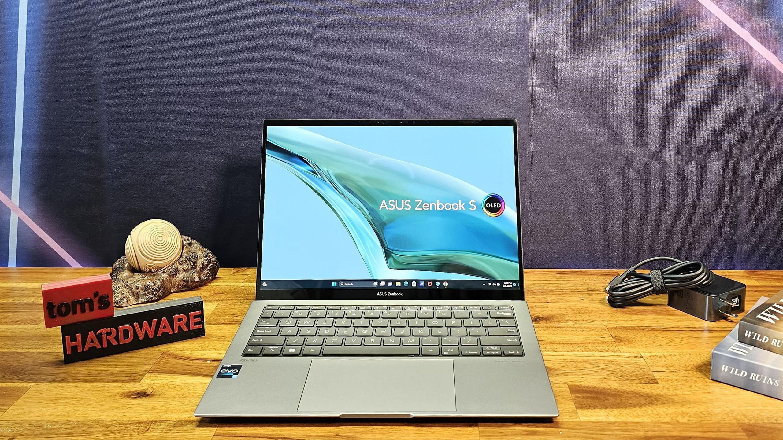 新品未使用品 ASUS Zenbook S 13 OLED UX5304VA imCznqqtMHvRMTZKC7XUdT.jpg