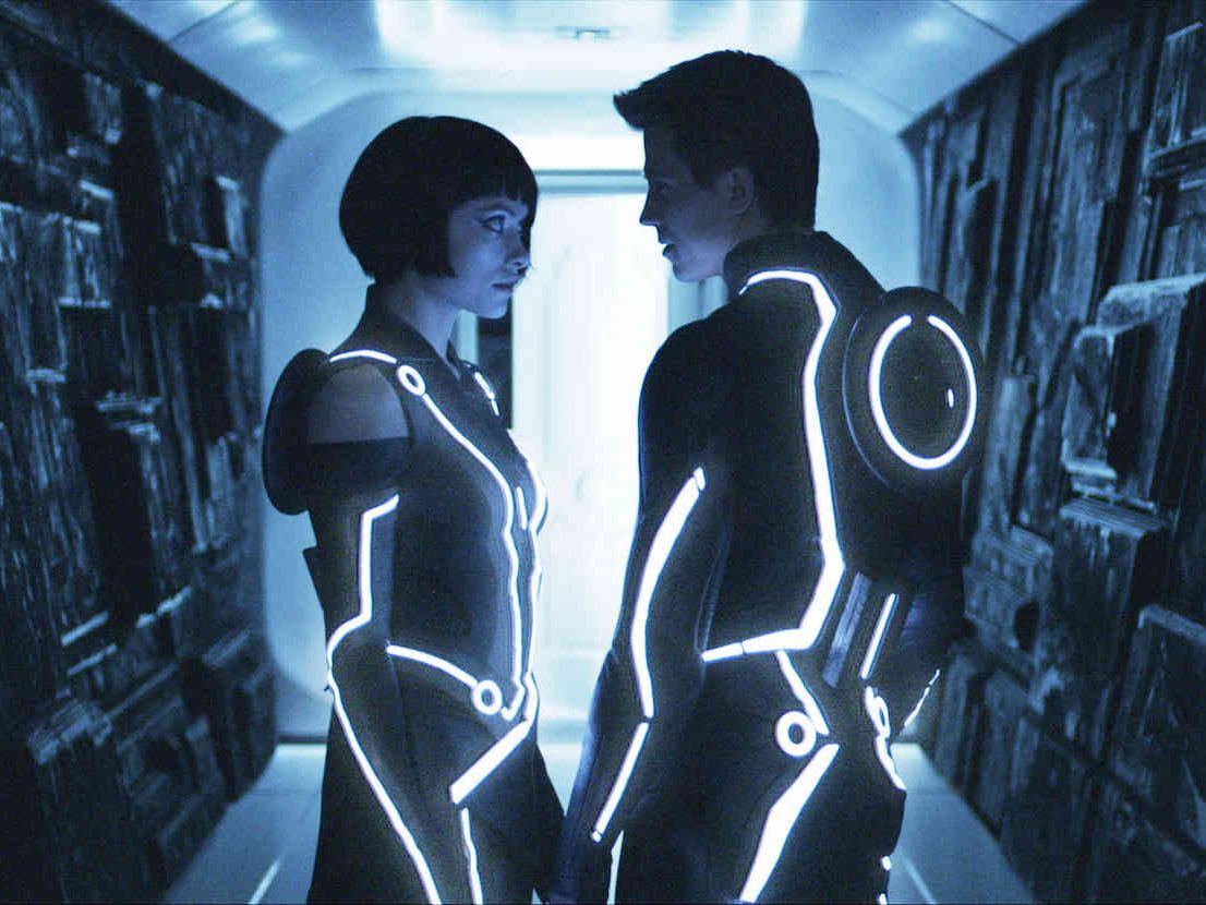 TRON: Legacy, a trial run on perfecting fan service formulas | What to  Watch