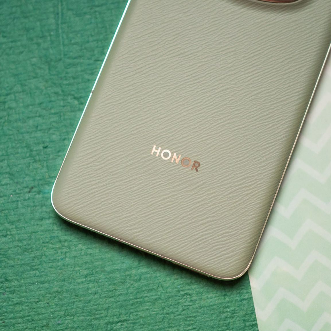 Honor teases a new Magic 6 version with a weird camera design