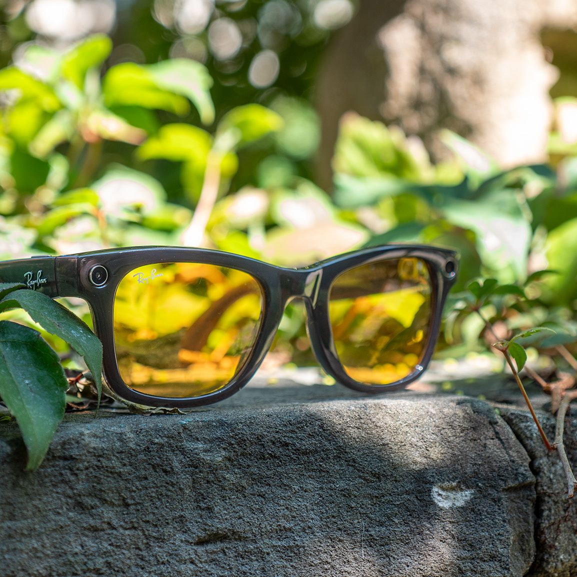 小物 Ray-Ban  Smart Glasses Meta Unveils Ray-Ban Display Smart Glasses With Built-In AI