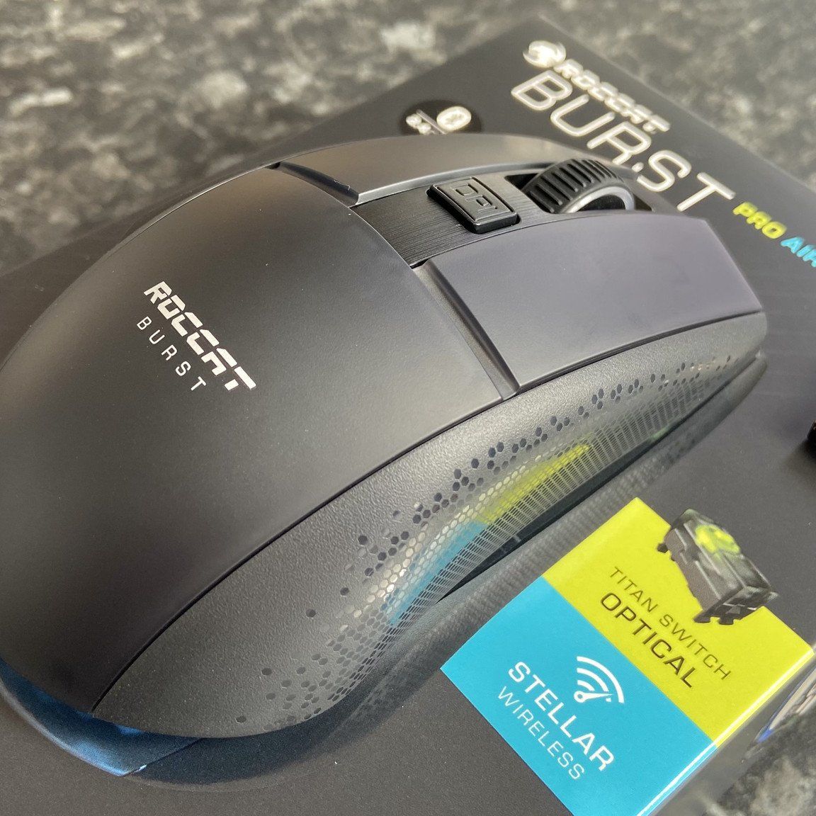 新品 ROCCAT Burst Pro Air ゲーミングマウス ワイヤレス ROCCAT Burst Pro Air Lightweight Wireless PC Gaming Mouse