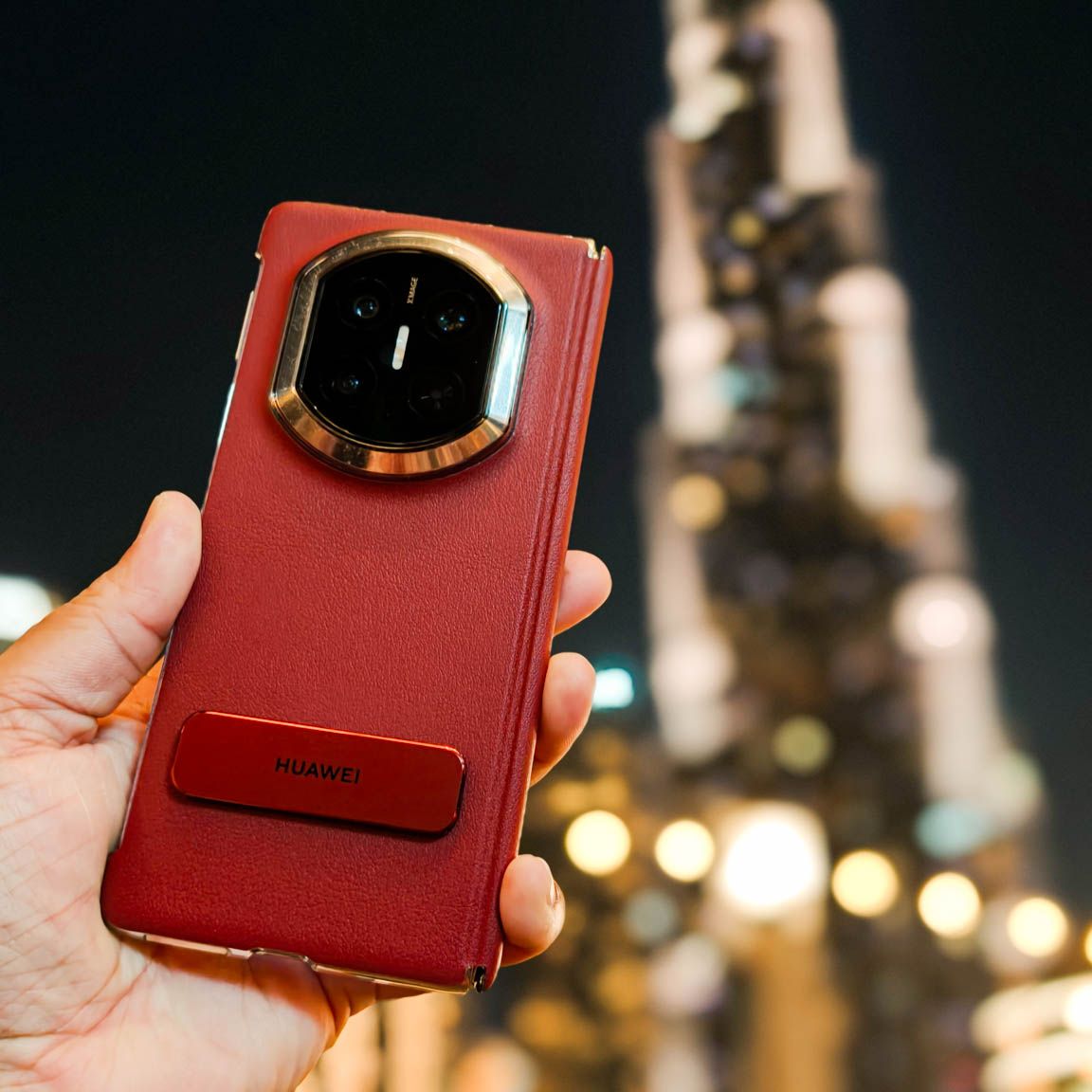 I used Huawei's Mate X7 to take photos of the world's tallest
