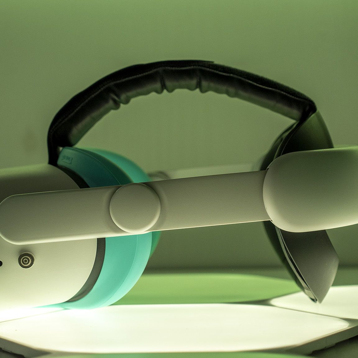 その他 () Quest 2 Amazon.co.jp: Oculus Quest 2—完全ワイヤレスのオールインワンVR