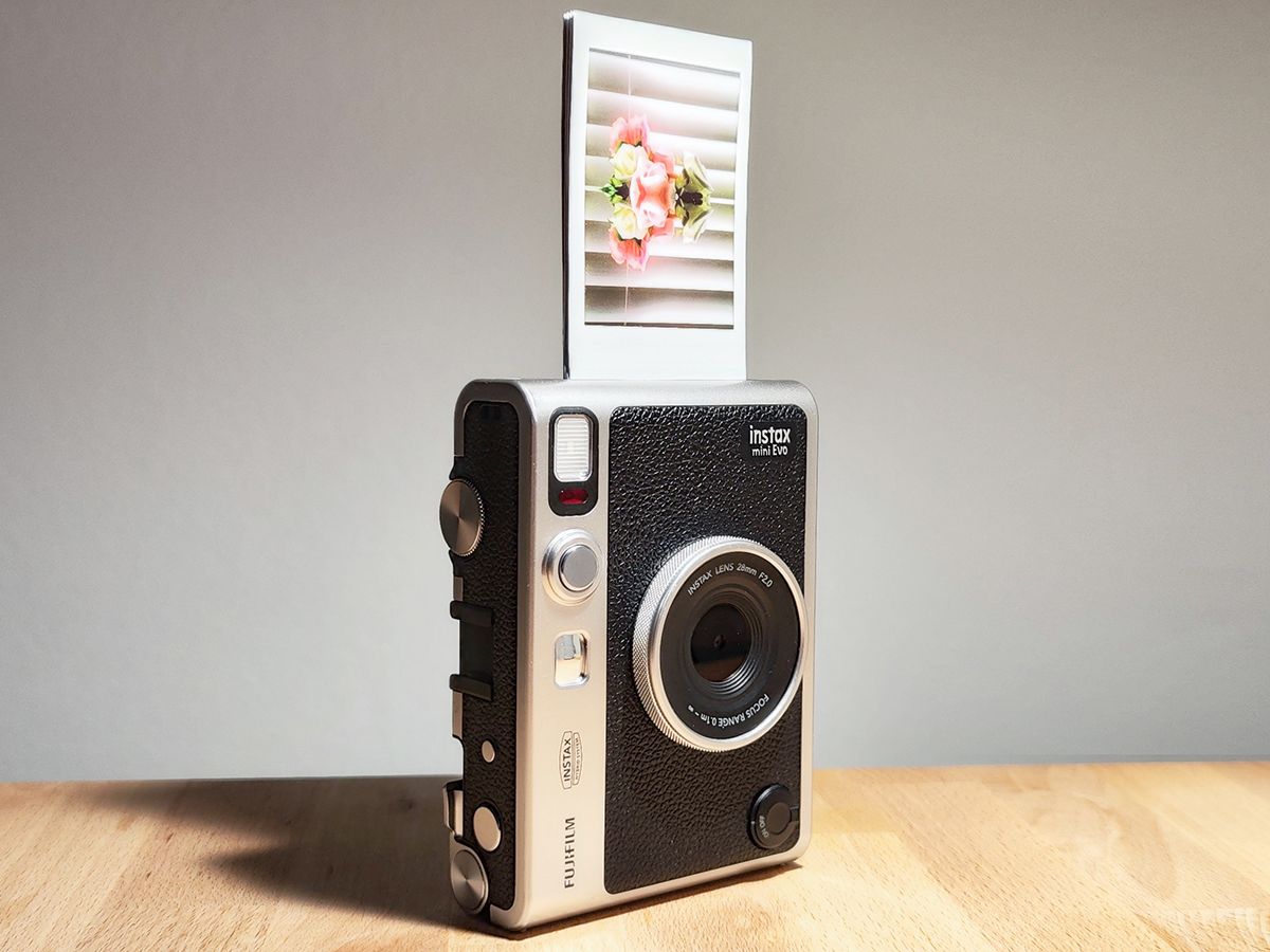 Fujifilm Instax Mini Evo: the best hybrid instant so far