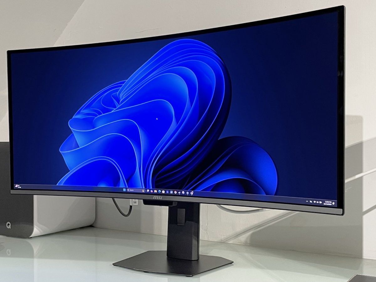 I gamed with MSI's new 34-inch QD-OLED panel and now I never want