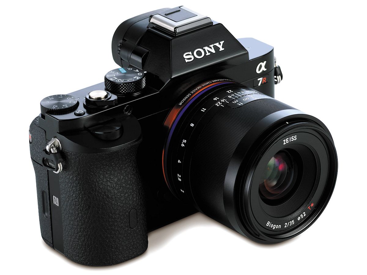 Zeiss Loxia 35mm F2 review: a classic street photography lens for