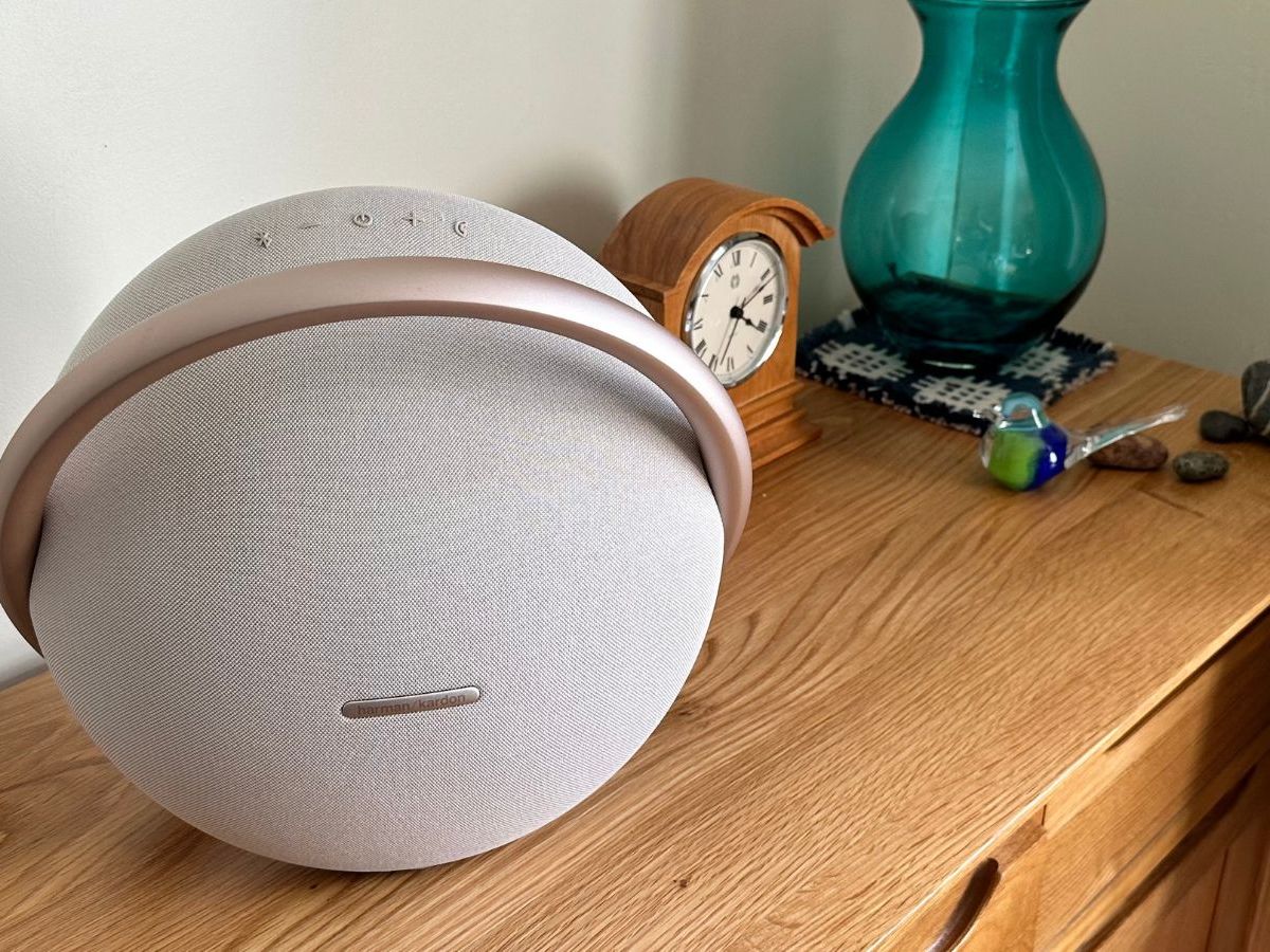 Harman Kardon Onyx 8 Bluetooth Speaker review: The weird sound