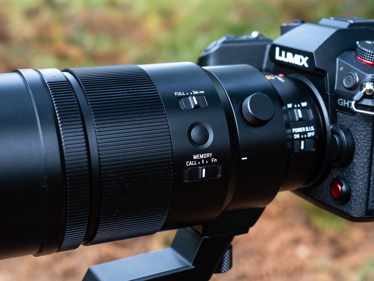 Panasonic Leica DG Elmarit 200mm f/2.8 POWER O.I.S. Lens H-ES200