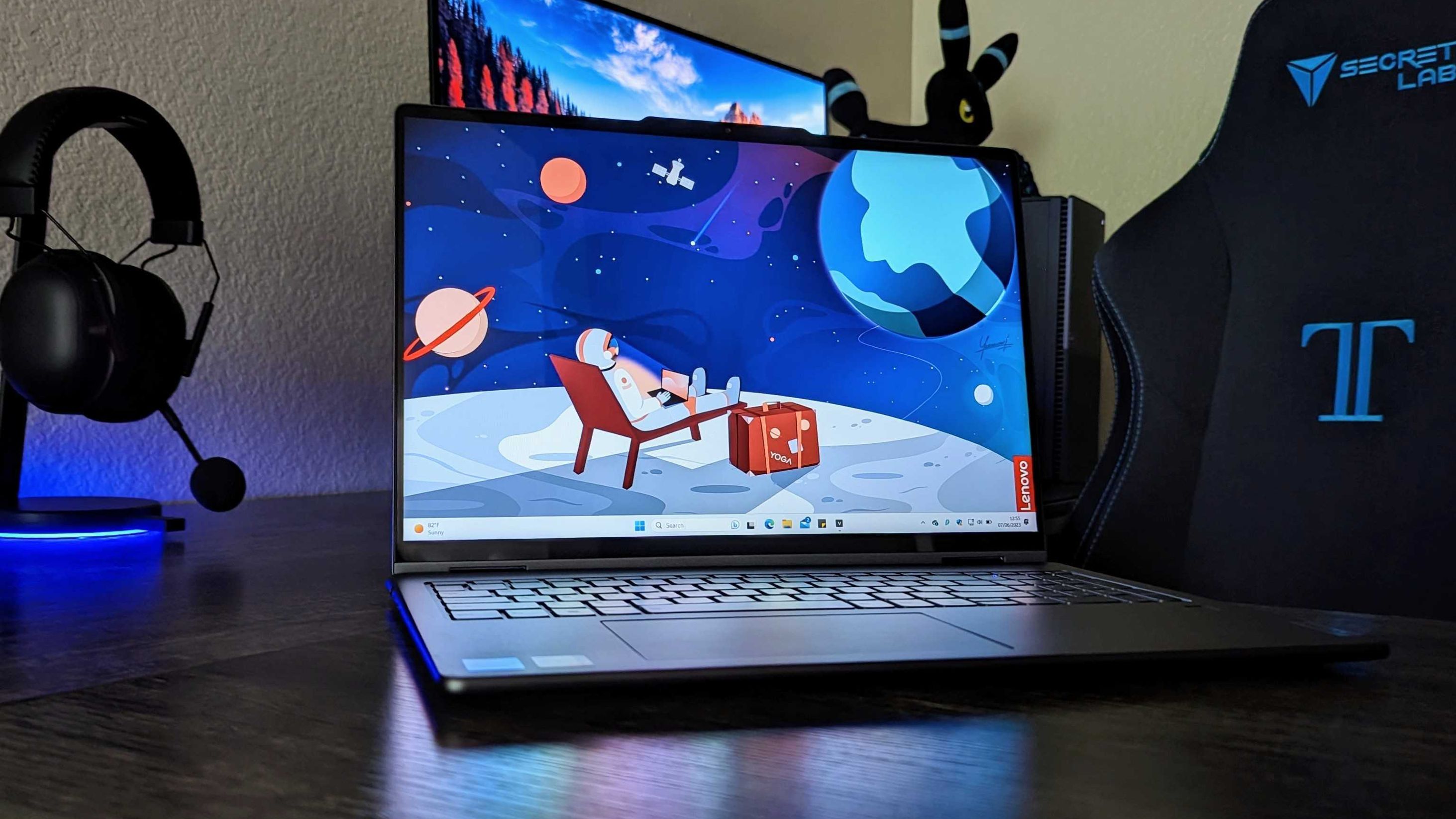 Lenovo Yoga 7i 16 (Gen 8) review: Good value, large screen
