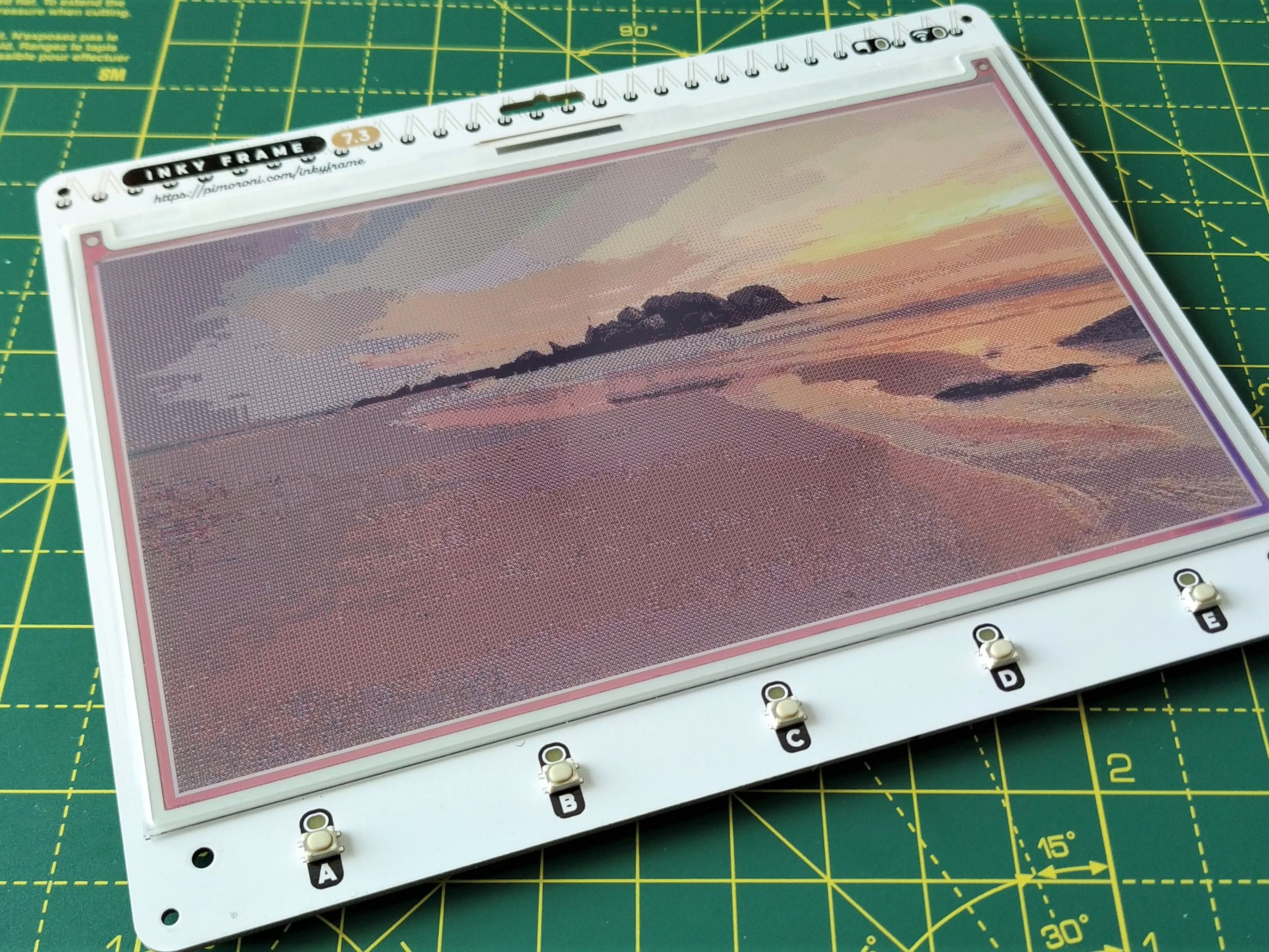 【E】INI INI THE FRAME Inky Frame 7.3″ is a Raspberry Pi 7-Color ePaper display
