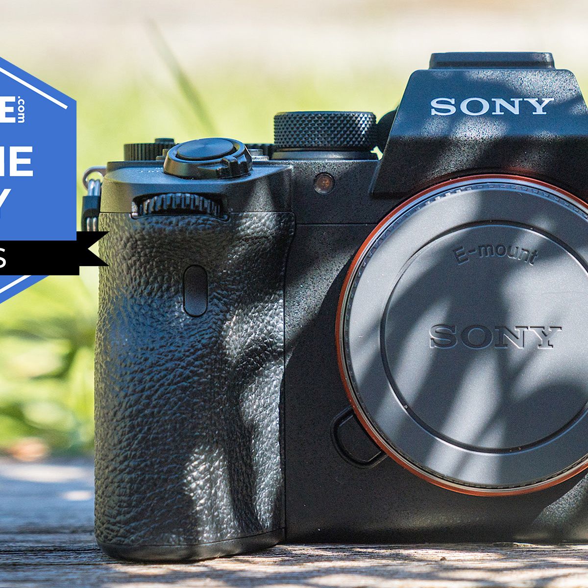 Want a last minute steal? Save $200 on this pro-level Sony A7R IV 