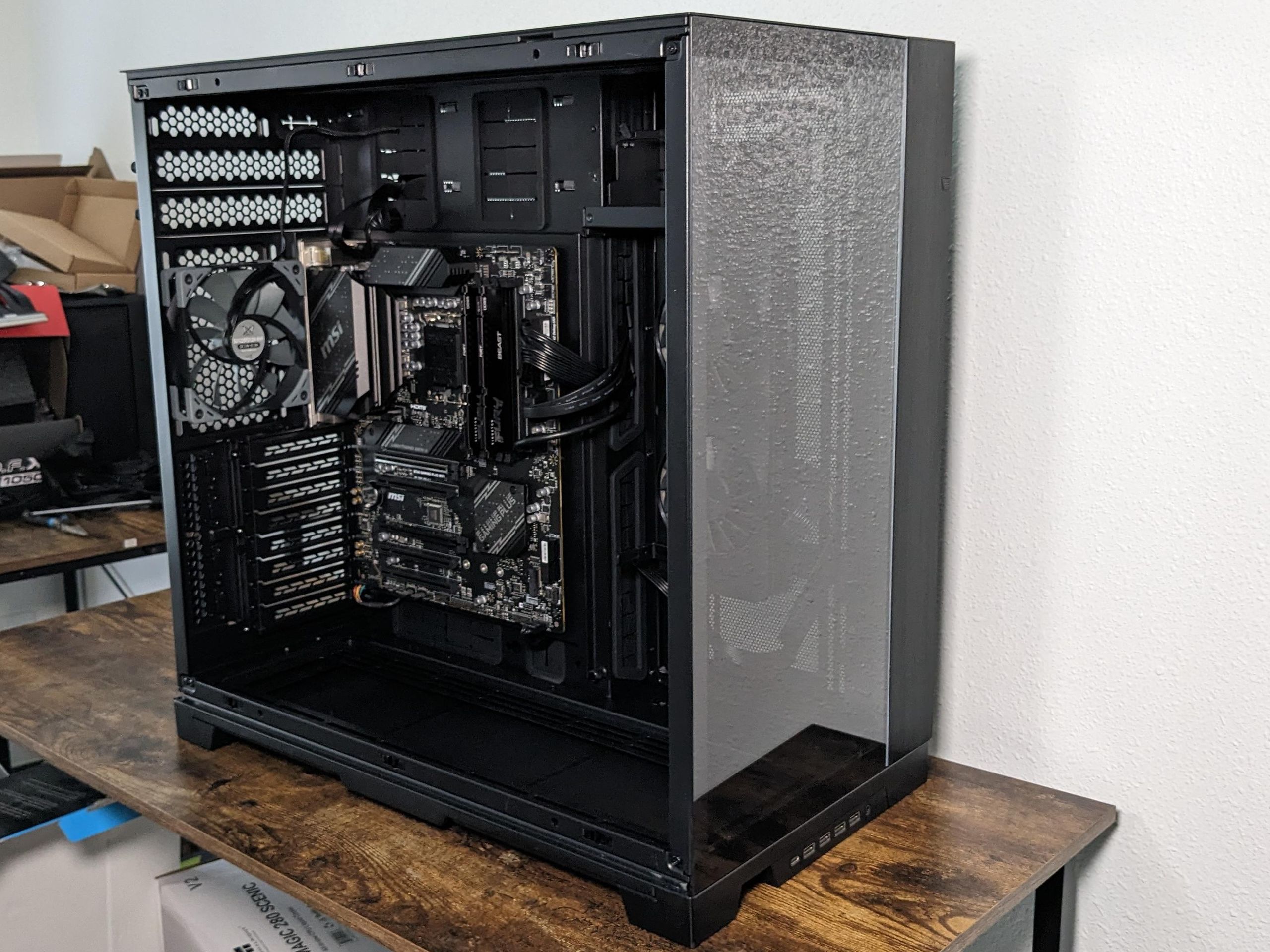 Lian Li's O11D EVO XL Hands-On: Roomy and Massively Customizable