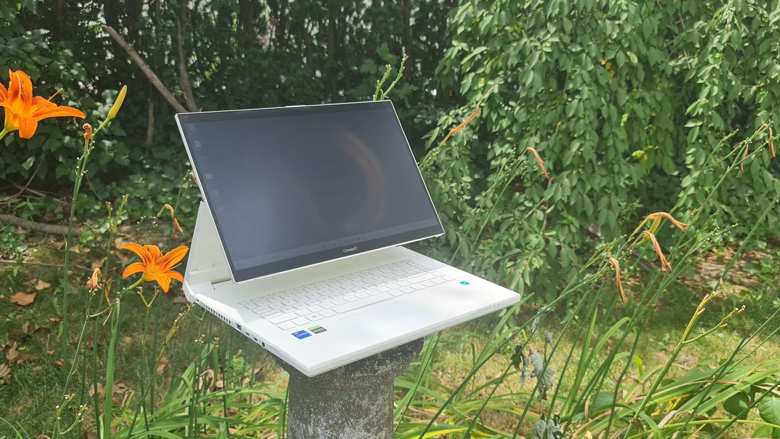 Acer ConceptD 7 Ezel (2022) review — is its innovative display