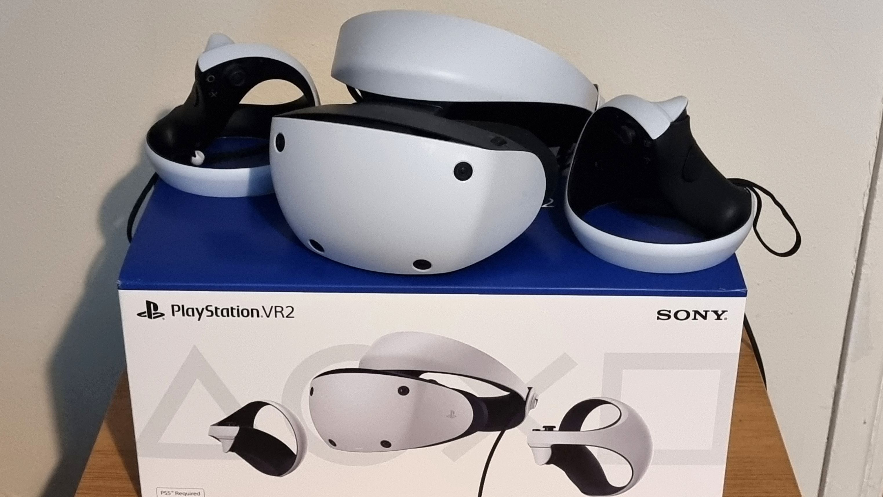 PlayStation 5 & PSVR2 Deluxe Combo, VR2 Headset, Sense