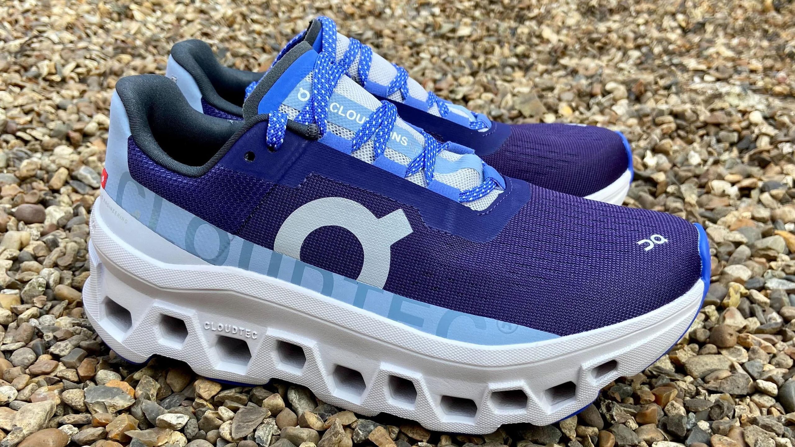 靴 On Cloudmonster The Cloudmonster: Responsive & Cushioned Running Shoe | On United