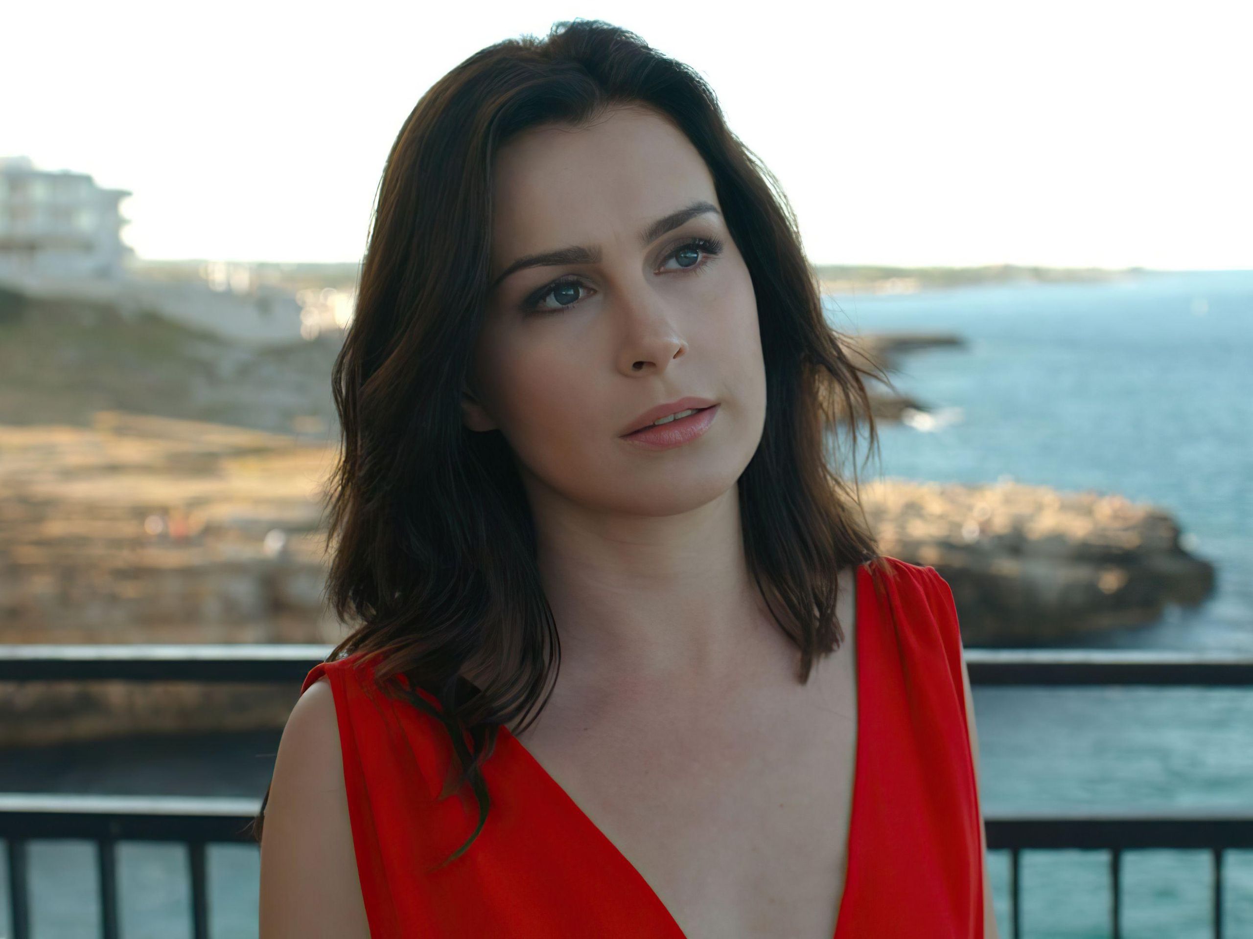 365 days laura red dress Who Is Anna-Maria Sieklucka, Who Plays Laura In '365 Dni'?