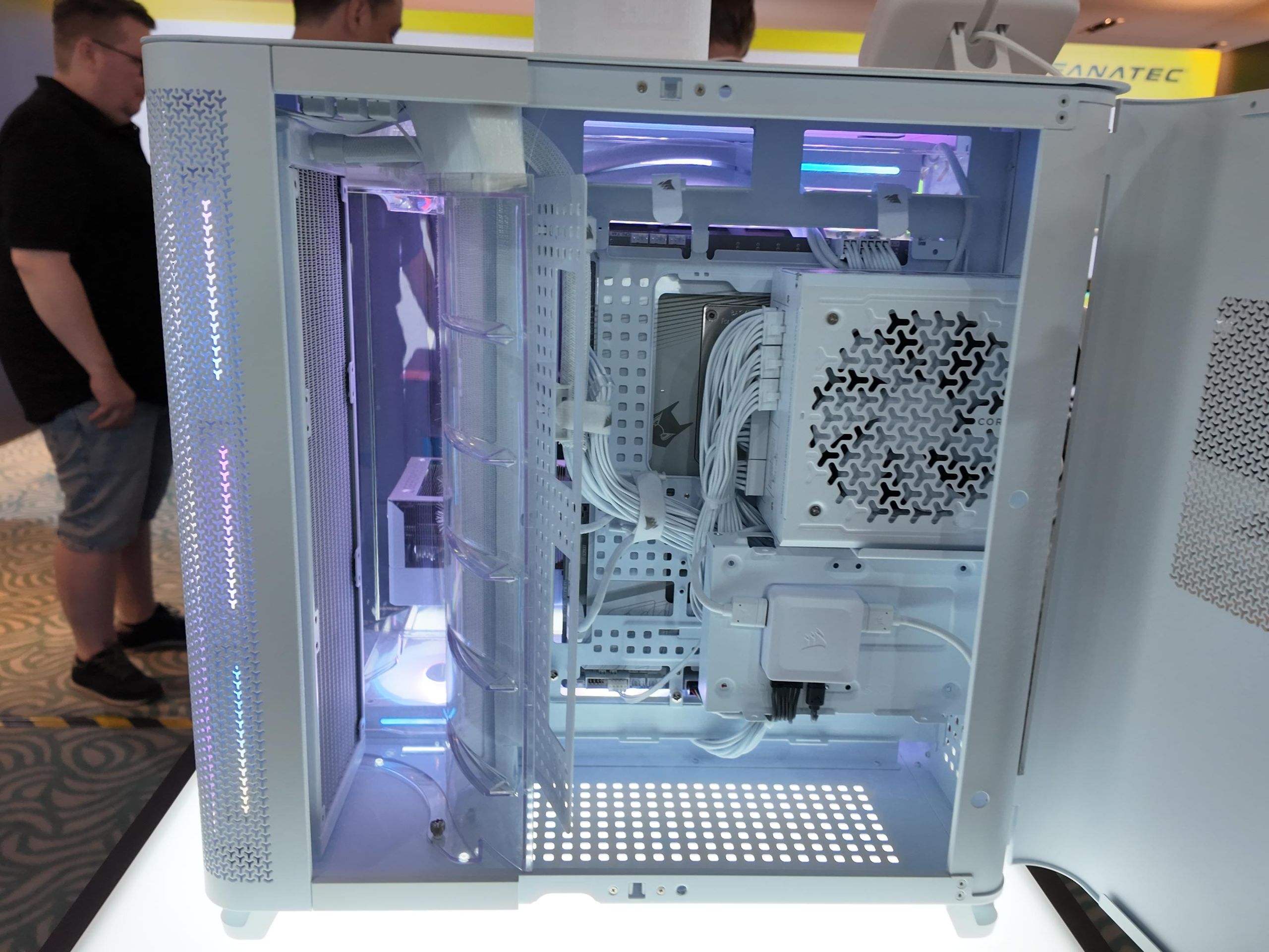 The Corsair Air 5400 offers such a clever and unique approach to