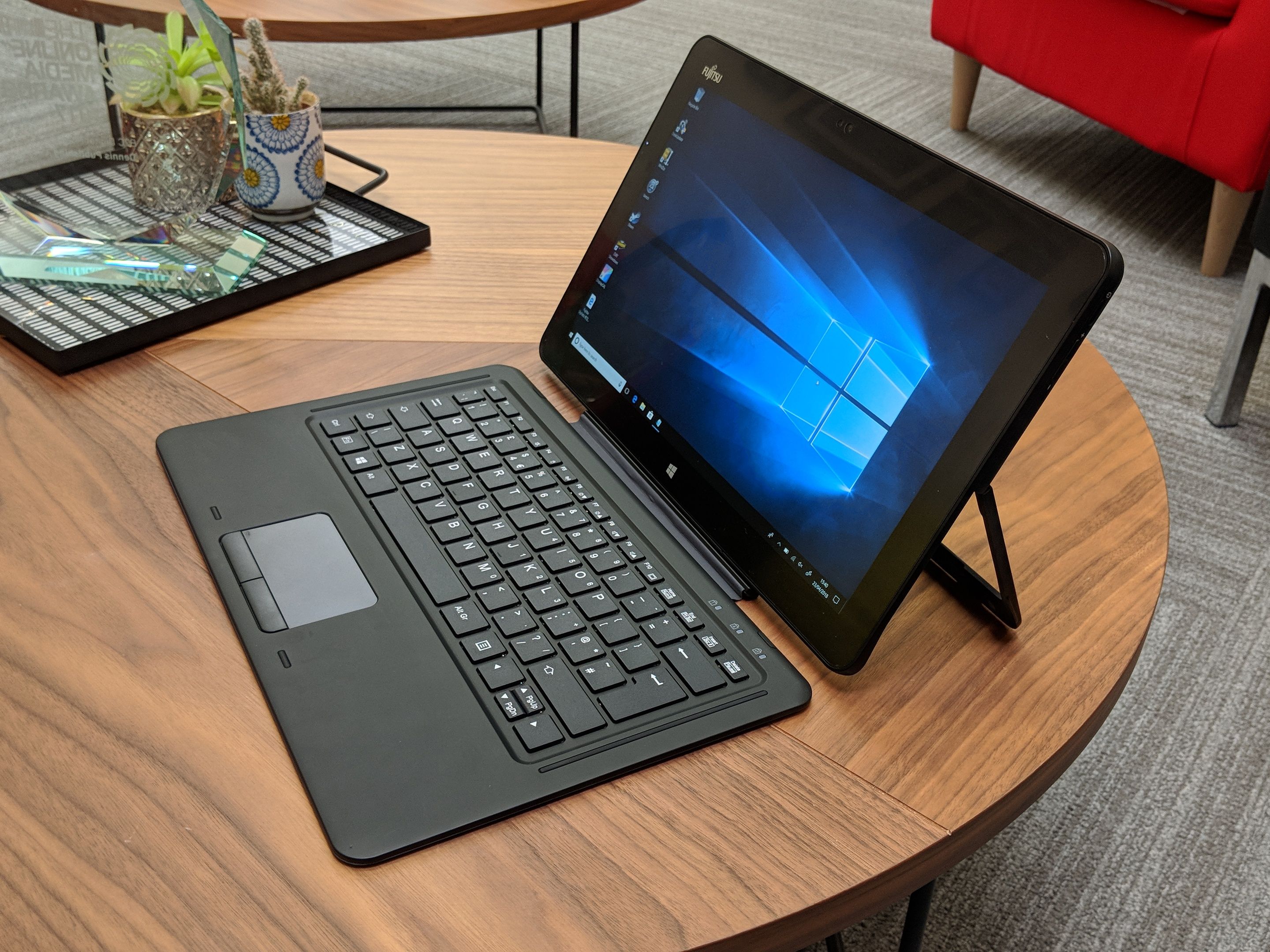 Fujitsu ARROWS Tab R727 Core i5 7300U 4GB SSD 128GB Windows