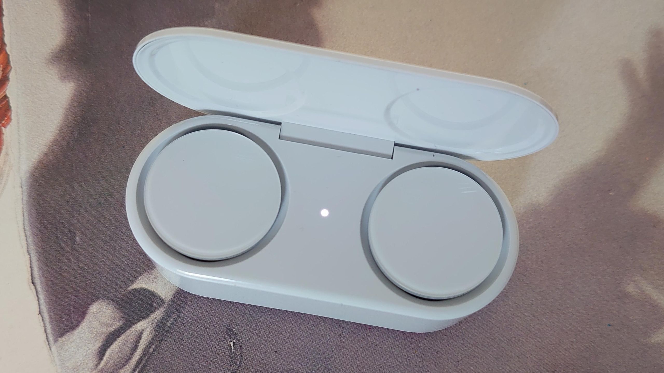 【試着品】Microsoft/Surface/Earbuds/税込23,980円 Microsoft Surface Earbuds Review | PCMag