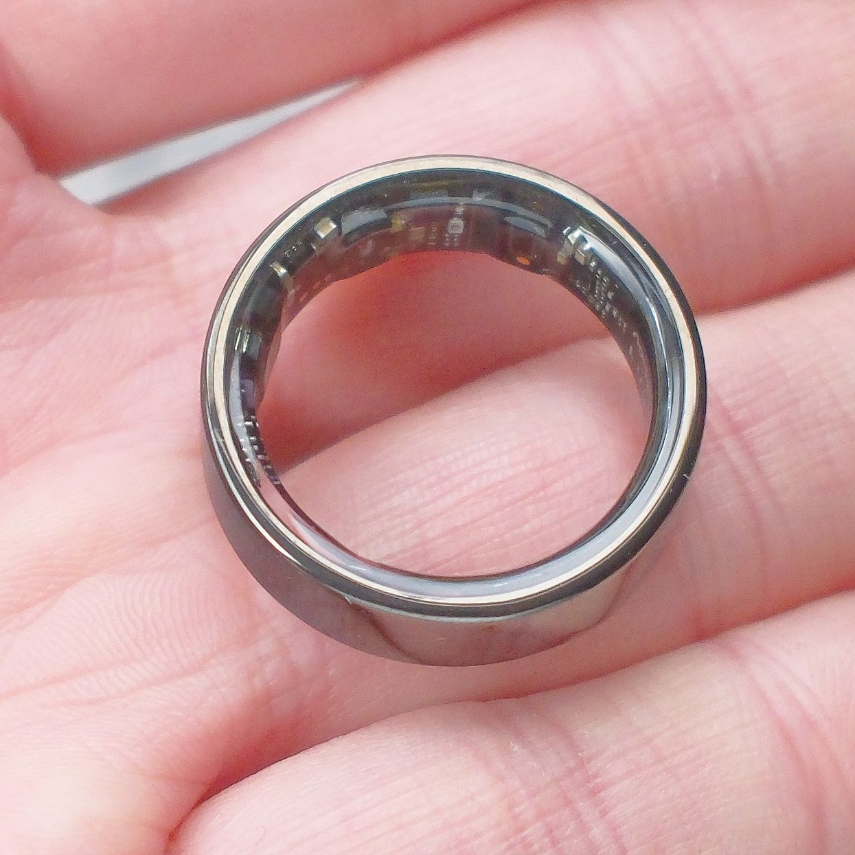 I just went hands-on with the Luna Ring 2 — the Oura Ring