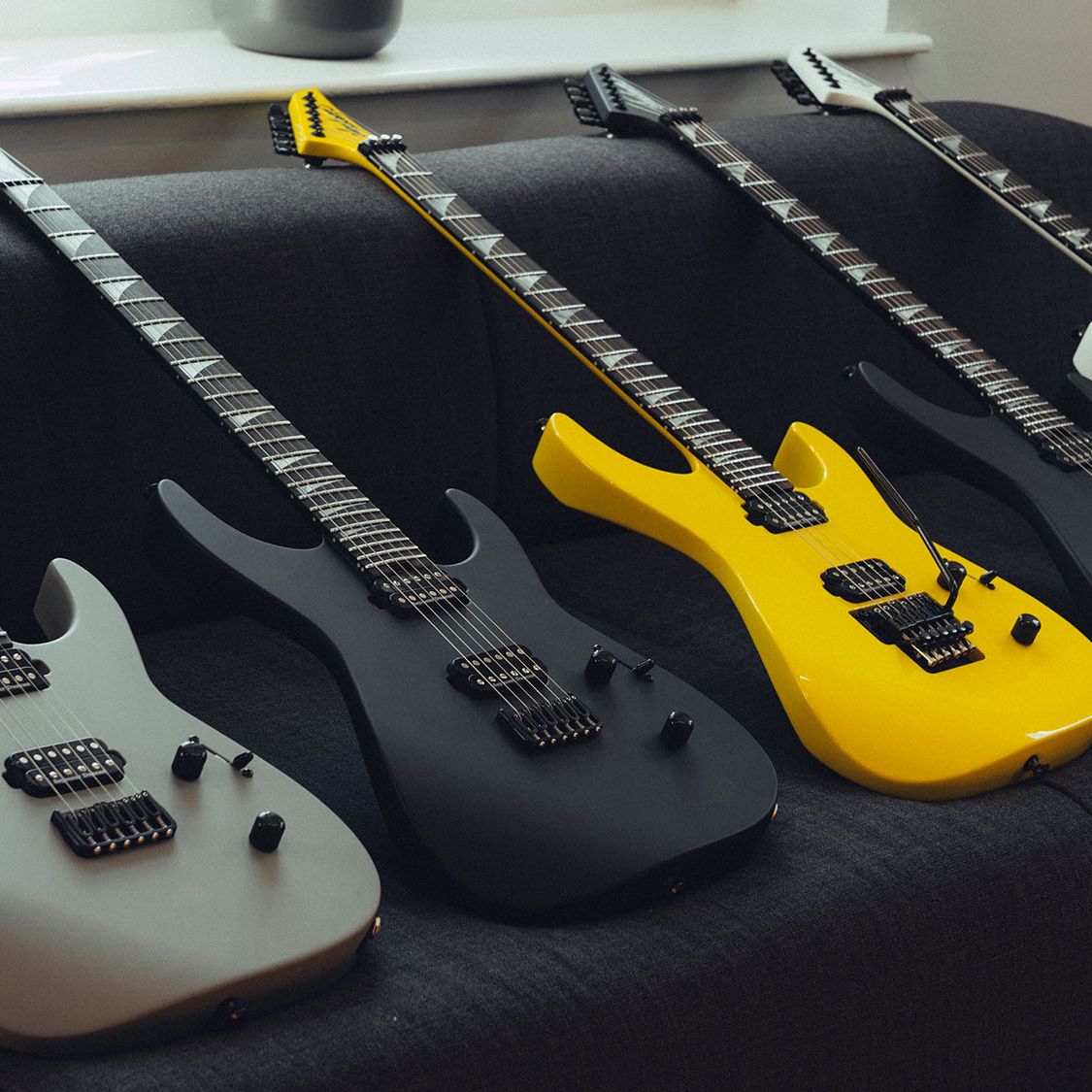 ギター Floyd Rose Outlaw SL Elite-Satin-White-Floyd-3.jpg